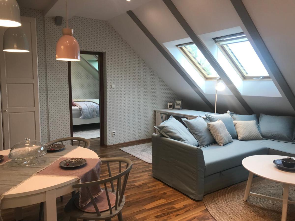 Attic On Waterfront / View / Netflix *