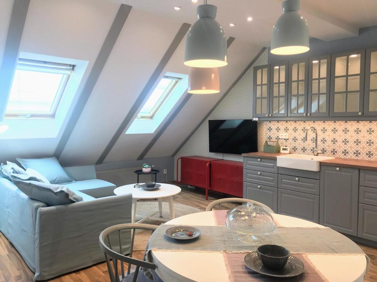 Attic On Waterfront / View / Netflix Praag