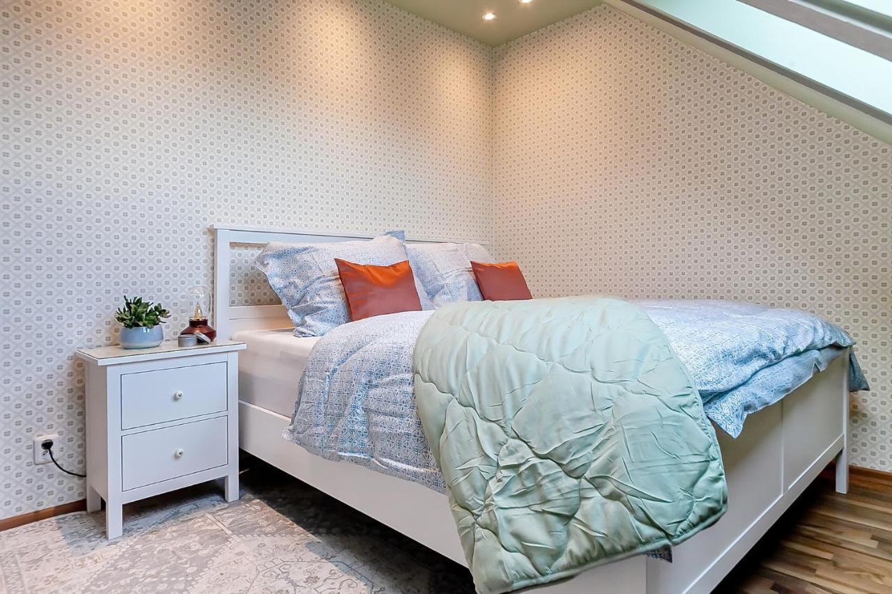 Attic On Waterfront / View / Netflix Apartment *